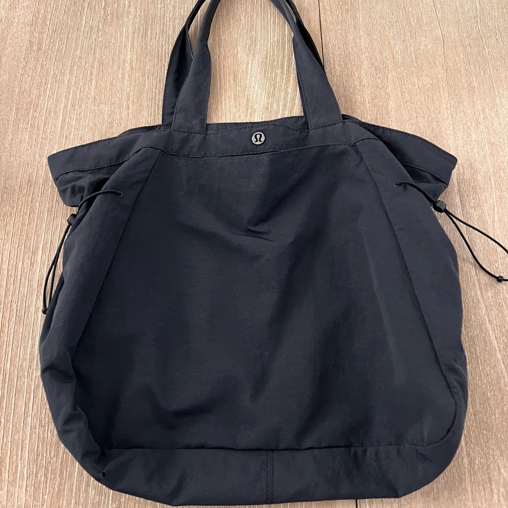 Lululemon Side-Cinch Shopper Black Bag